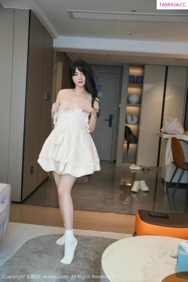   [XiuRen]高清写真图 2025.09.05 No.10734 软情 浅色连衣短裙第39张图片